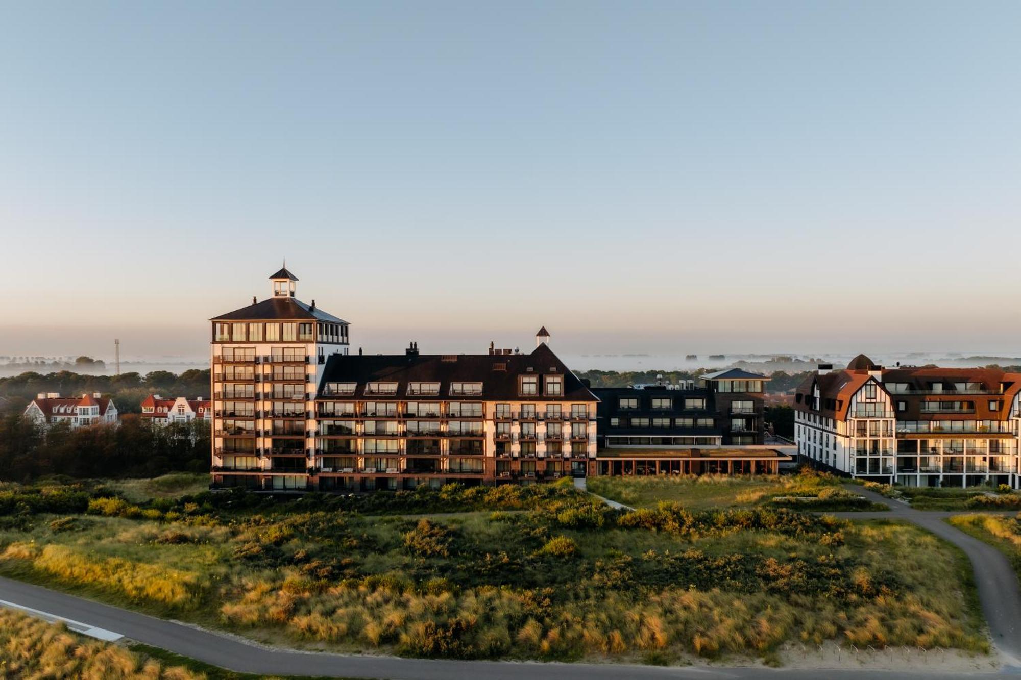 Residentie Strandhotel - Apartments With Hotel Service And Wellness 卡德赞德-班得 外观 照片